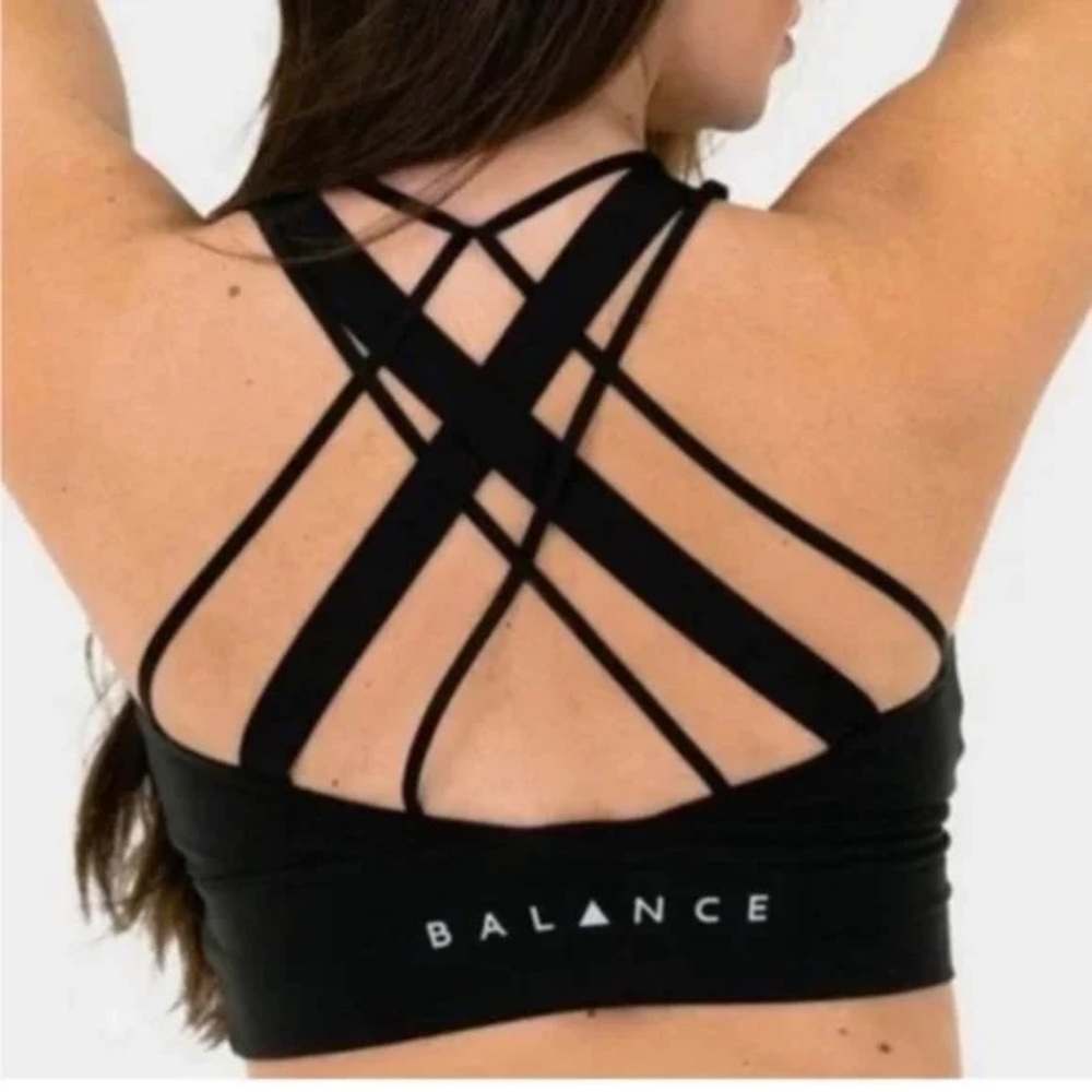 New Balance Athletica/Vitality Aura Cross-back Sports Bra in black